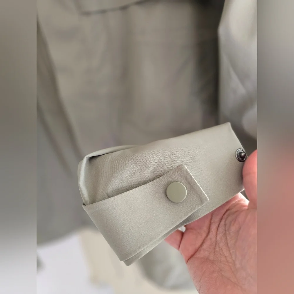 NWT! RAINS, UNISEX, Suva Hardshell Cargo Jacket, Drift, Size Medium, MSRP $285 - Picture 9 of 16